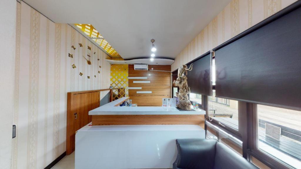 Merr 57 Surabaya Exterior photo